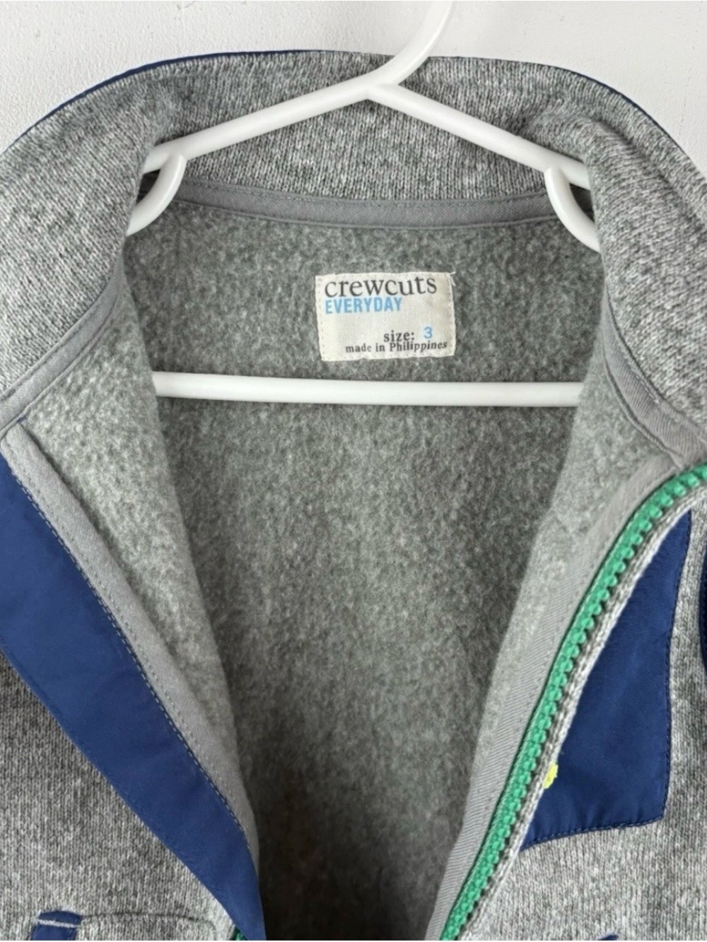 J.Crew Crewcuts Boys Gray Fleece Full Zip Vest Jacket Pockets Utility Size 3 4T - Picture 4 of 5